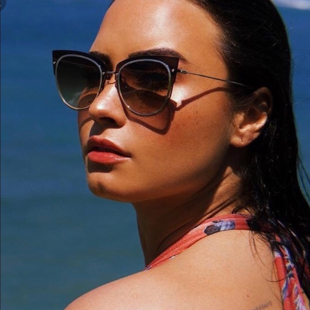 DIFF Demi Lovato Collection Black Sunnies NWOT